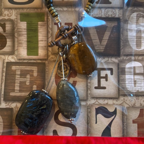 Semi precious stone necklace - Picture 2 of 3